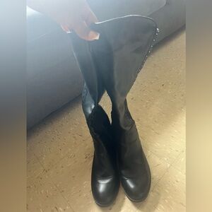 Women black boots